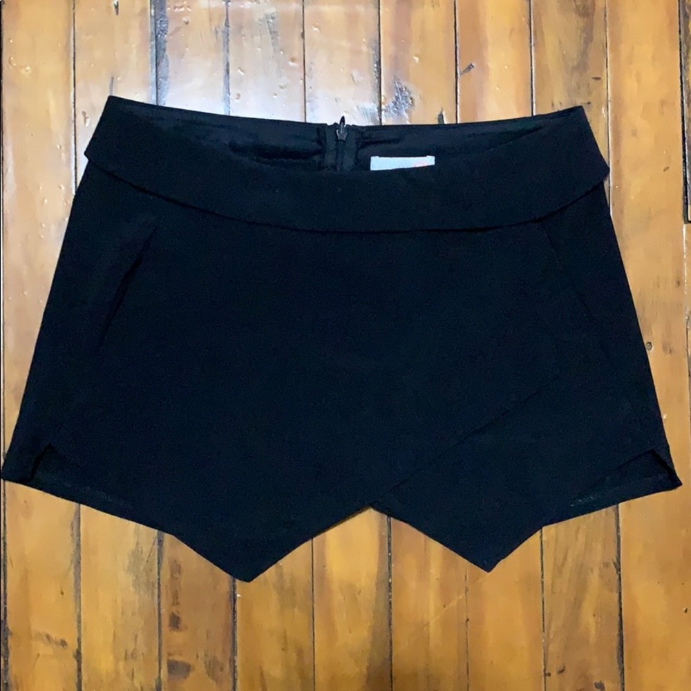 Gianni Bini Black Asymmetrical Skort